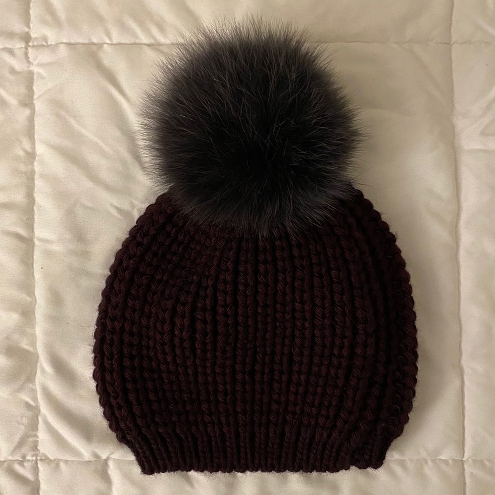 Burgundy Sandro rib knit beanie w/ black fox fur